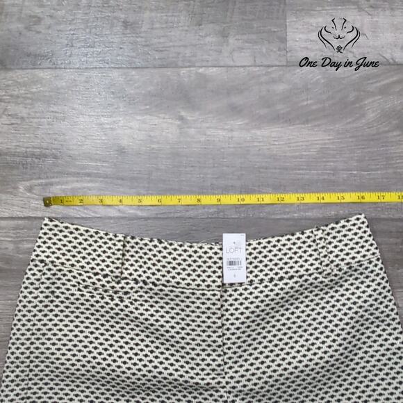 Loft Textured Flat Front Shorts Size 6 - Picture 3 of 7